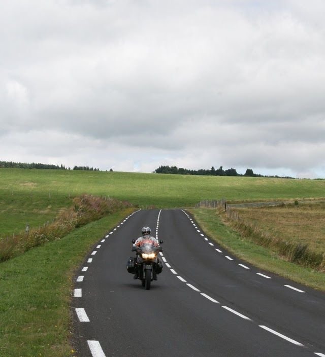moto in viaggio su strada francese