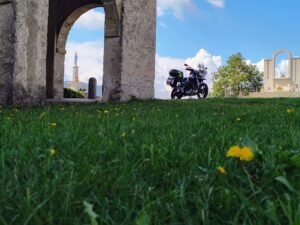 Un Rifugio per l’Anima: Itinerario tra Mondi Contigui e Silenzio